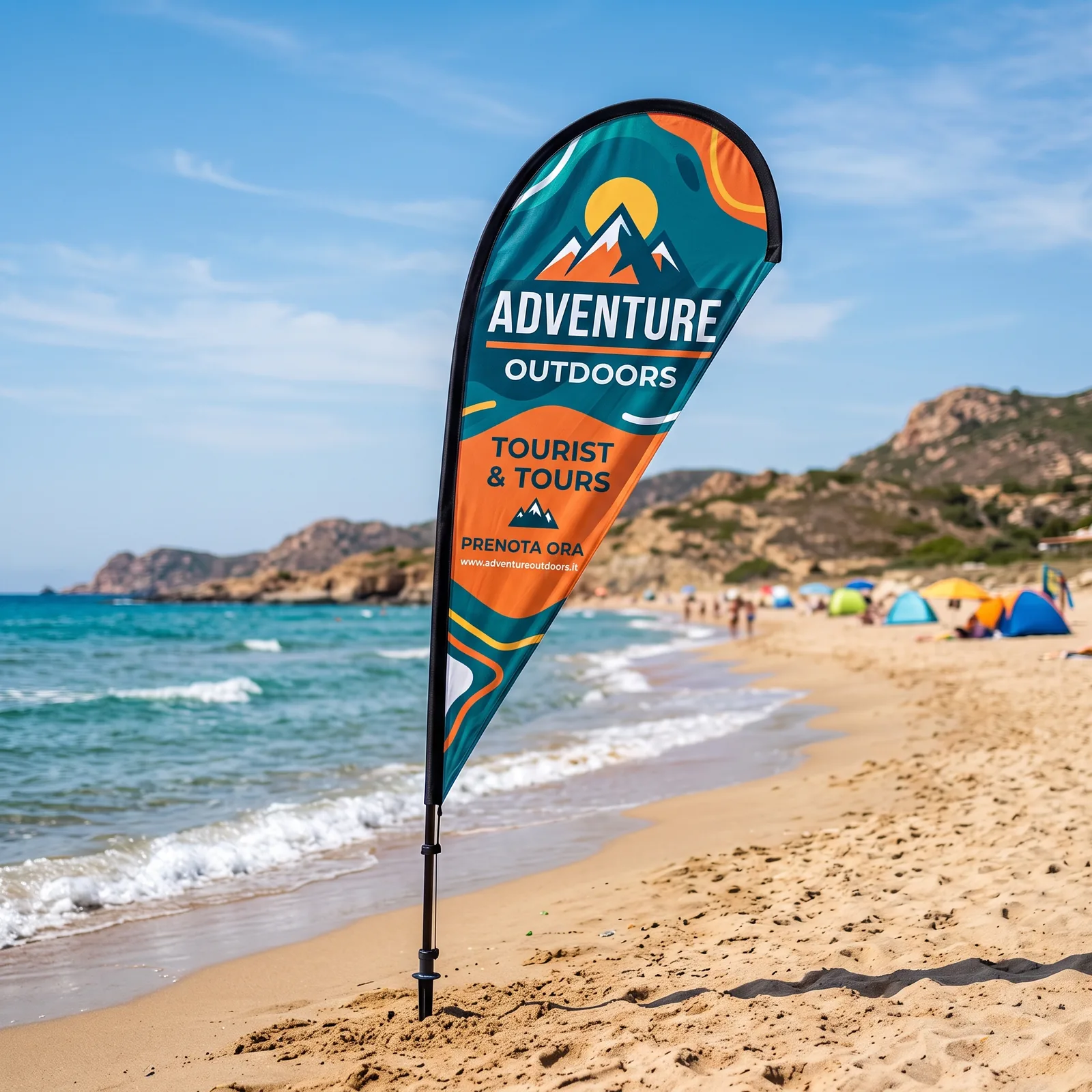 Bandiera a goccia Zoom+ Quill personalizzata, montata su una spiaggia
